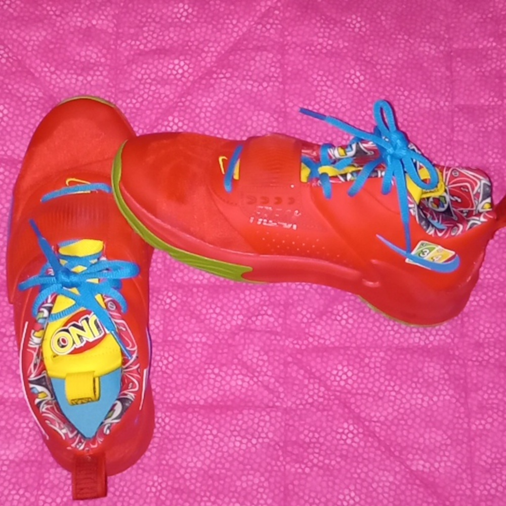 Nike UNO sneakers size 7Y